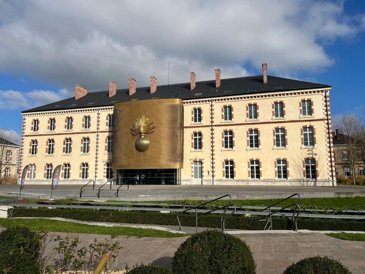 Le Voltaire Apartment Melun Exterior foto